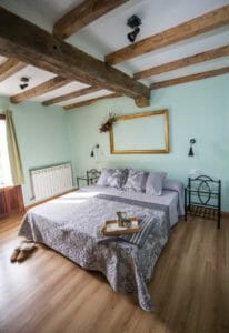 Habitación Baigura Casa Rural Enekoizar (Selva de Irati) 10 svg+xml;charset=utf