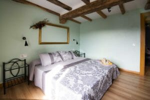 Habitación Baigura Casa Rural Enekoizar (Selva de Irati) 7 svg+xml;charset=utf