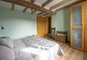 Habitación Baigura Casa Rural Enekoizar (Selva de Irati) 8 svg+xml;charset=utf